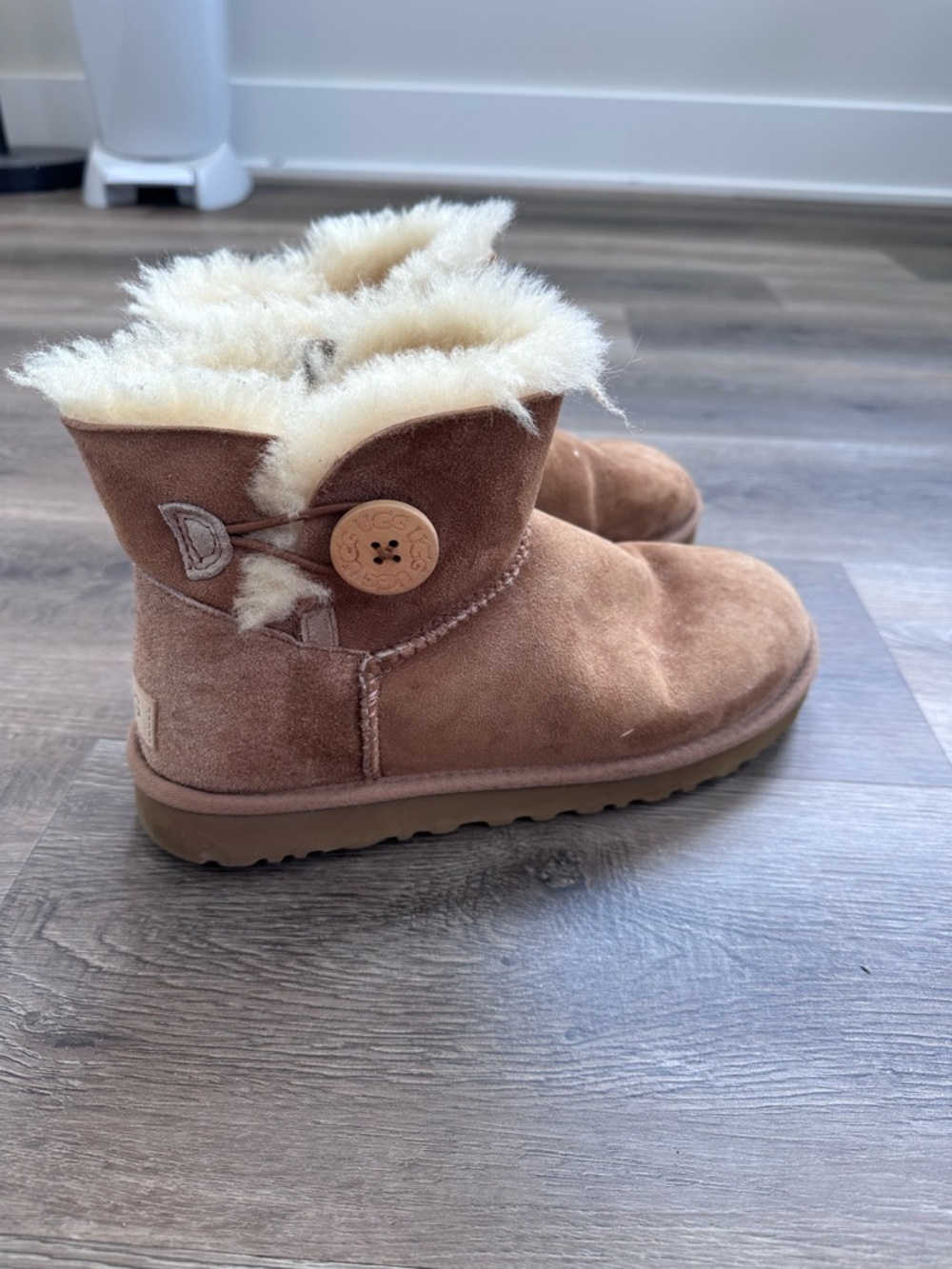 UGG Chestnut Bailey Button Short Boots